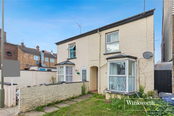 2 Bedroom Semi-Detached House To Rent In Finchley Park, North Finchley, London, N12