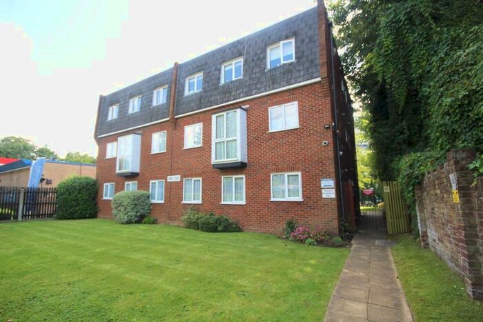 2 Bedroom Flat To Rent In London Road, Brentwood, CM14