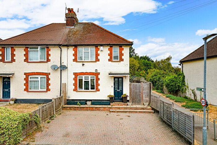 3 Bedroom Semi-Detached House For Sale In Cavendish Road, Markyate, AL3