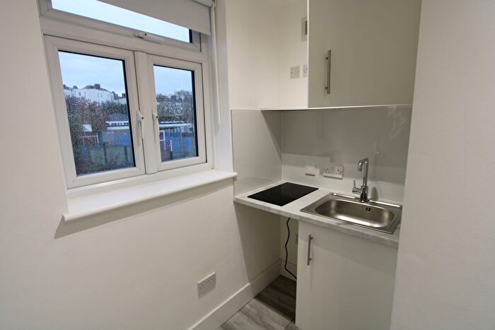 Studio To Rent In Lillie Road, Fulham, SW6