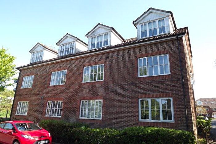 2 Bedroom Flat To Rent In Aspen Vale, Whyteleafe, CR3