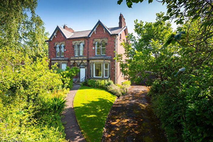 5 Bedroom Semi-Detached House For Sale In Garstang Road, Fulwood, PR2