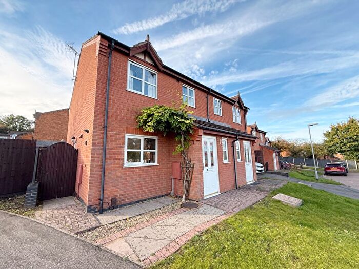 3 Bedroom Semi-detached House For Sale In Porthcawl Close, Grantham, NG31
