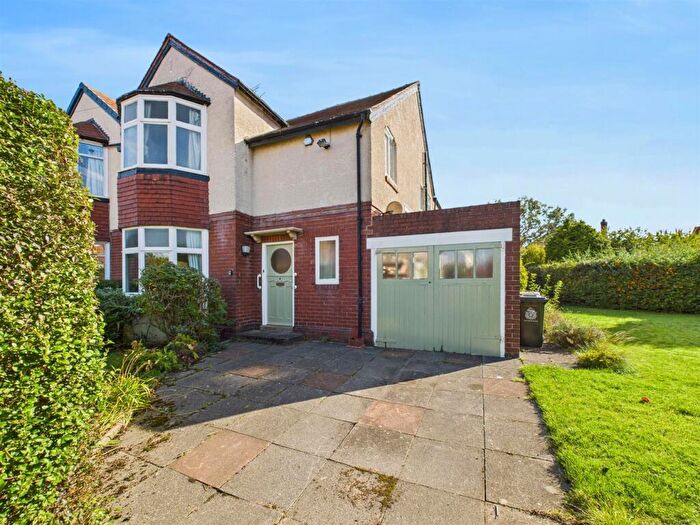 4 Bedroom Semi-Detached House For Sale In Vernon Drive, Monkseaton, NE25