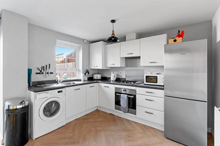 3 Bedroom Terraced House For Sale In Quayside Court, Coventry, CV1 - Photo 3