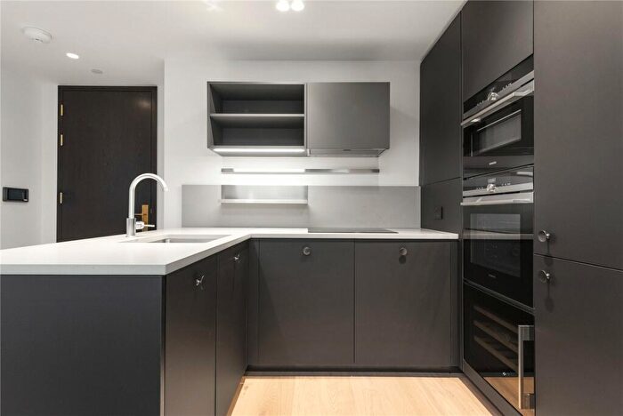 Apartment To Rent In Fenwick House, Bartholomew Close, London, EC1A