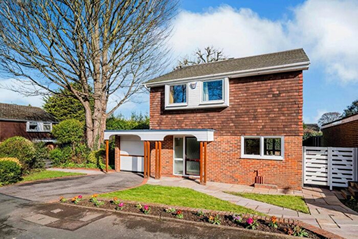 4 Bedroom Detached House For Sale In Chartwell Place, Epsom, KT18