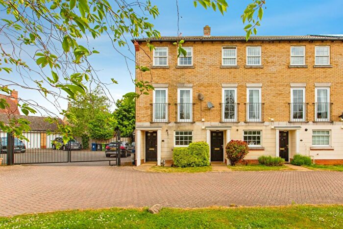3 Bedroom End Of Terrace House For Sale In Orchard Way, Lower Cambourne, Cambridge, CB23