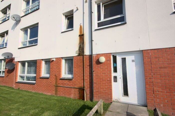2 Bedroom Flat To Rent In Flat /, Hamiltonhill Gardens, G22