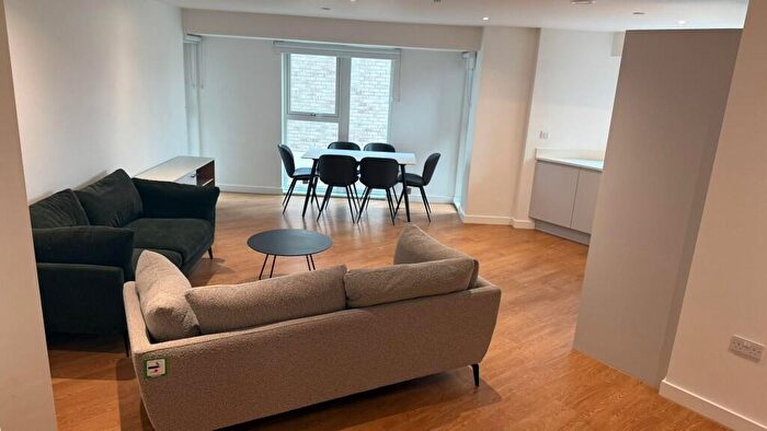 3 Bedroom Flat To Rent In Apo The Holloway, Blucher Street, Birmingham, B1