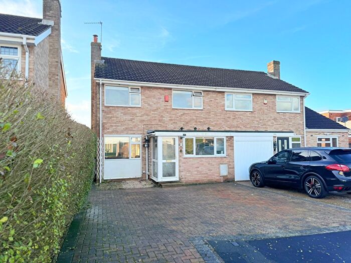 3 Bedroom Semi Detached House For Sale In Oakley Close, Holbury, SO45