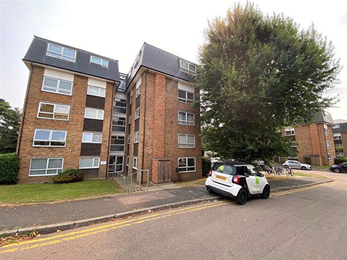 1 Bedroom Flat To Rent In Lampits, Hoddesdon, EN11