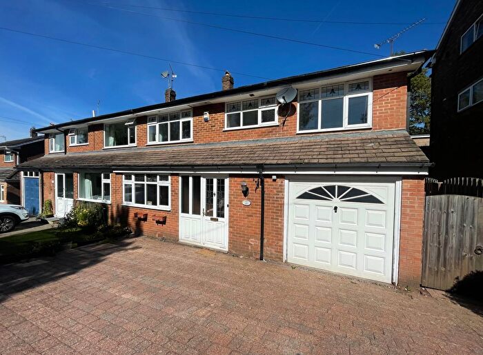 4 Bedroom Property To Rent In Hallamshire Drive, Sheffield, S10