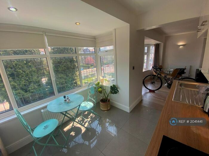 2 Bedroom Flat To Rent In B, Leeds, LS6