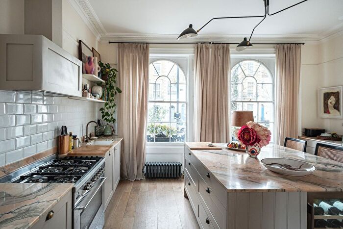 5 Bedroom Link Detached House For Sale In Hemingford Road, London, N1