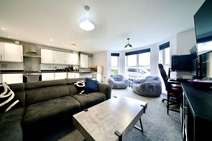 2 Bedroom Flat For Sale In Dorchester Road, Upwey, Weymouth, DT3