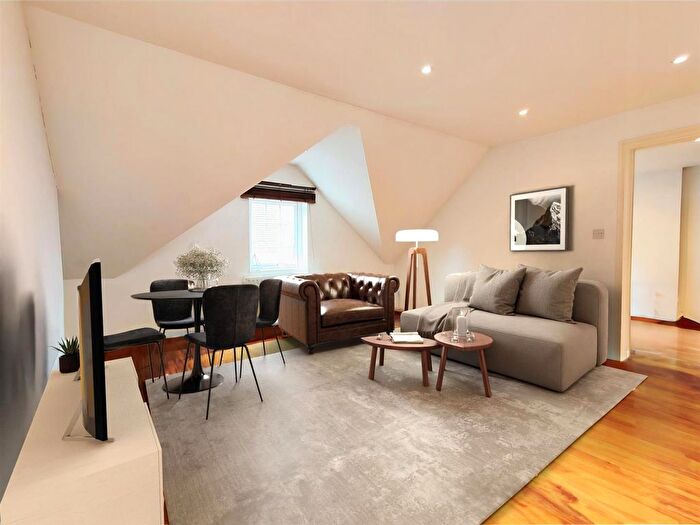 2 Bedroom Flat To Rent In South Hampstead, London, NW6