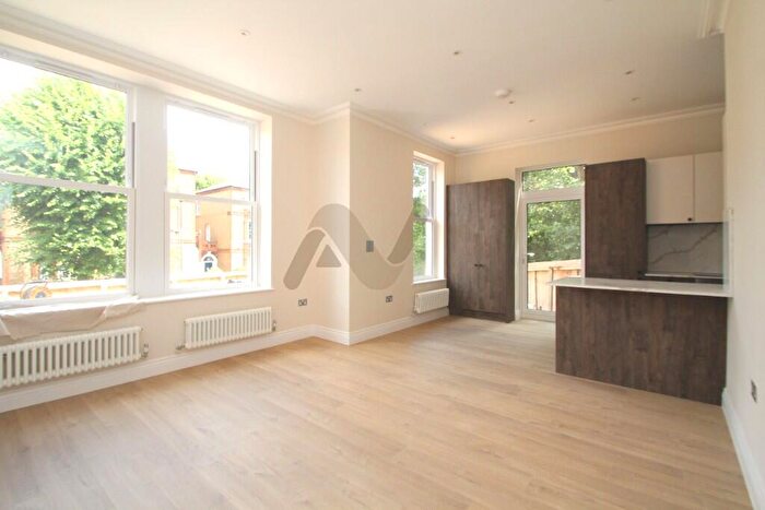 3 Bedroom Apartment To Rent In Aber Mansion, Crouch Hill, London, N8