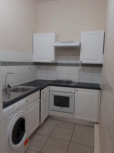 1 Bedroom Flat To Rent In Mayfair Avenue, Ilford, IG1