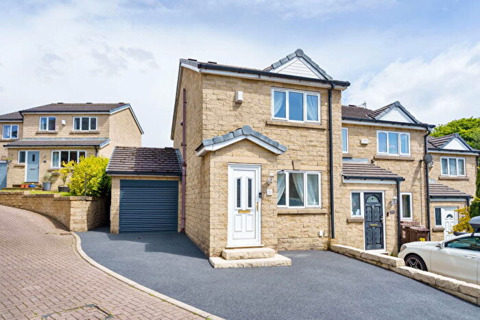 3 Bedroom Mews For Sale In Copper Beech Drive, Glossop, SK13