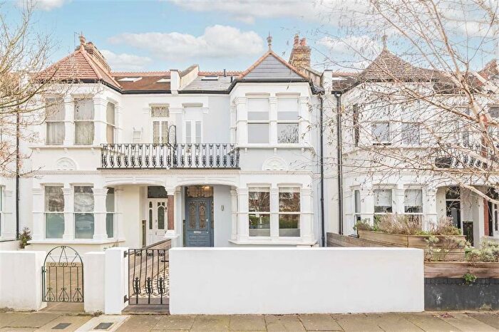 2 Bedroom Flat For Sale In Second Avenue, Acton, W3