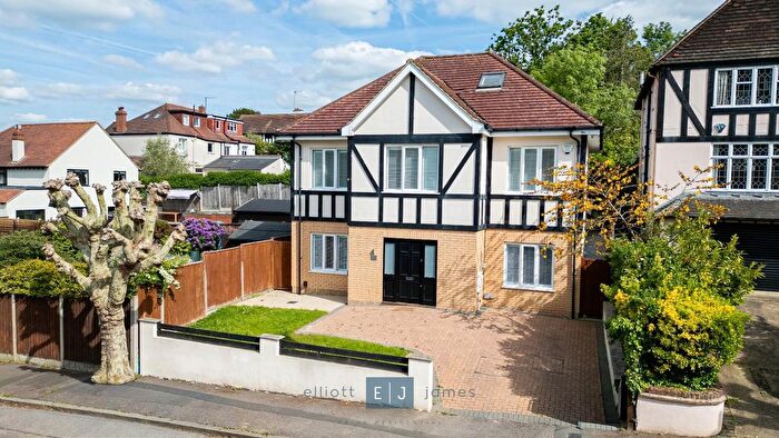 4 Bedroom Detached House For Sale In Summerfield Road, Loughton, IG10