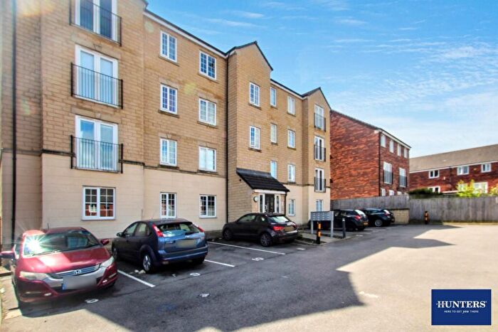 2 Bedroom Flat To Rent In Langsett Court Plantation Drive, Bradford, BD8
