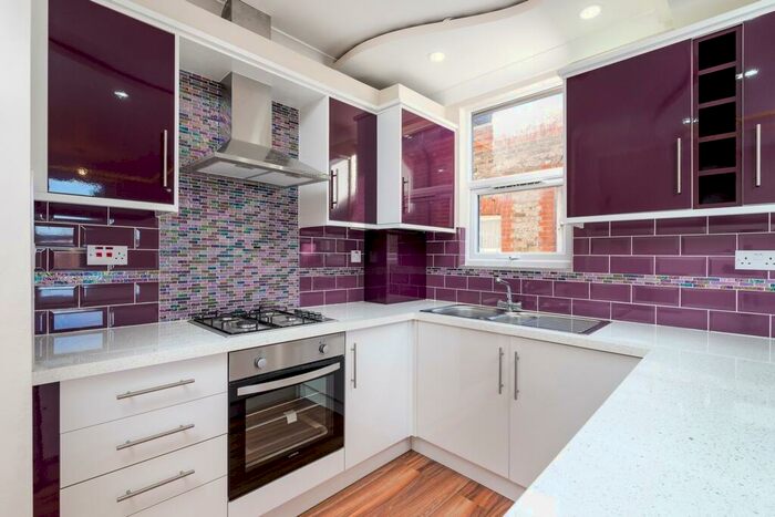 3 Bedroom Flat To Rent In Copers Cope Road, Beckenham, BR3