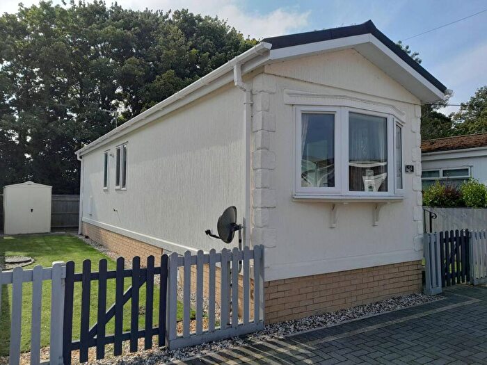 1 Bedroom Park Home For Sale In , Lechlade, GL7