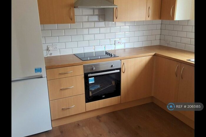 4 Bedroom Flat To Rent In Patrick Connolly Gardens, Bow, E3