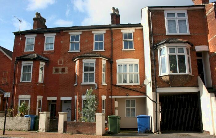2 Bedroom Flat To Rent In Gordon Road, Aldershot, GU11