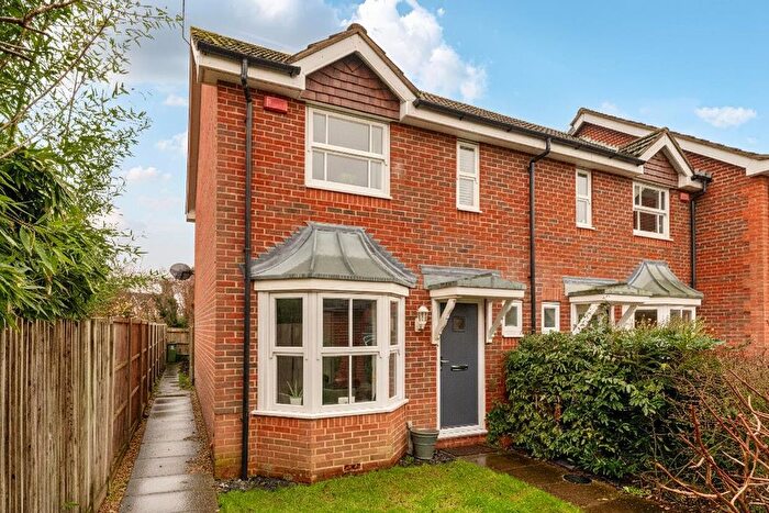 2 Bedroom End Of Terrace House For Sale In The Fielders, Eversley, Hook, RG27