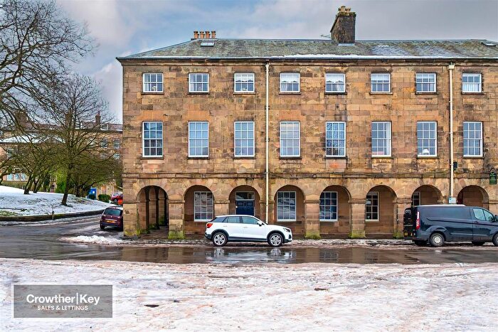 3 Bedroom Flat To Rent In The Square, High Peak, SK17