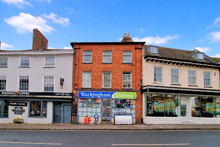 2 Bedroom Flat For Sale In West Street, Buckingham, Buckinghamshire, MK18