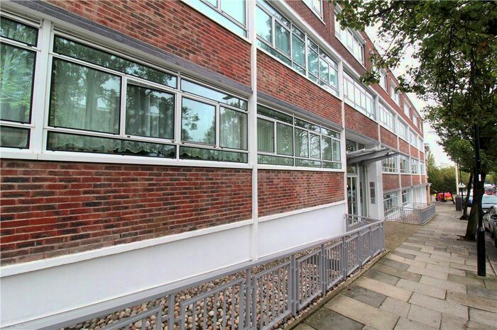 2 Bedroom Flat To Rent In Heathcroft, Ealing, W5