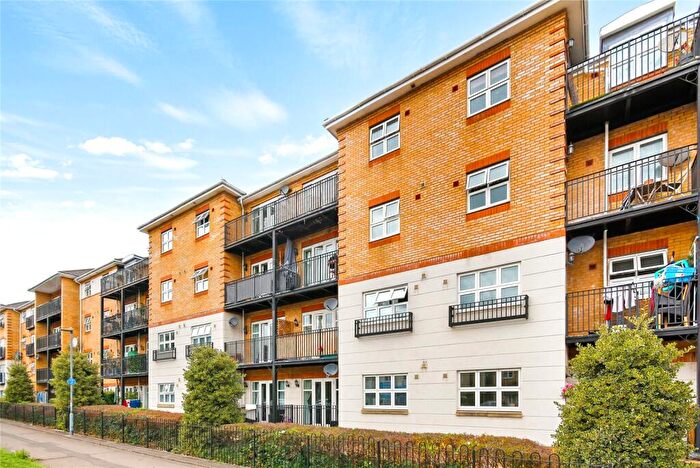 2 Bedroom Apartment For Sale In Ogden Park, Bracknell, Berkshire, RG12
