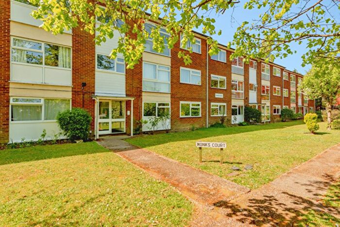 2 Bedroom Flat For Sale In Monks Walk, Reigate, RH2