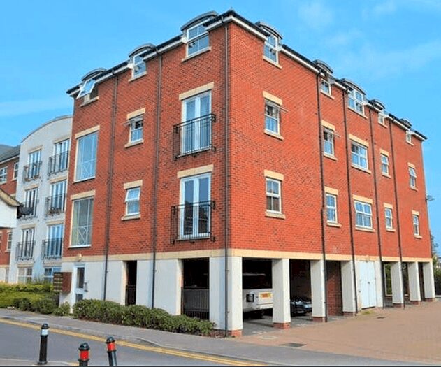 2 Bedroom Flat To Rent In Tobermory Close, Langley, Slough SL3