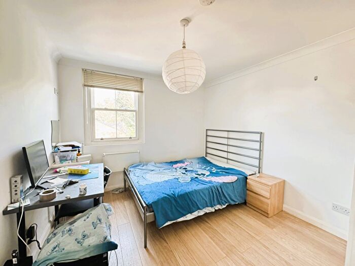 2 Bedroom Flat To Rent In Brixton Road, London, SW9