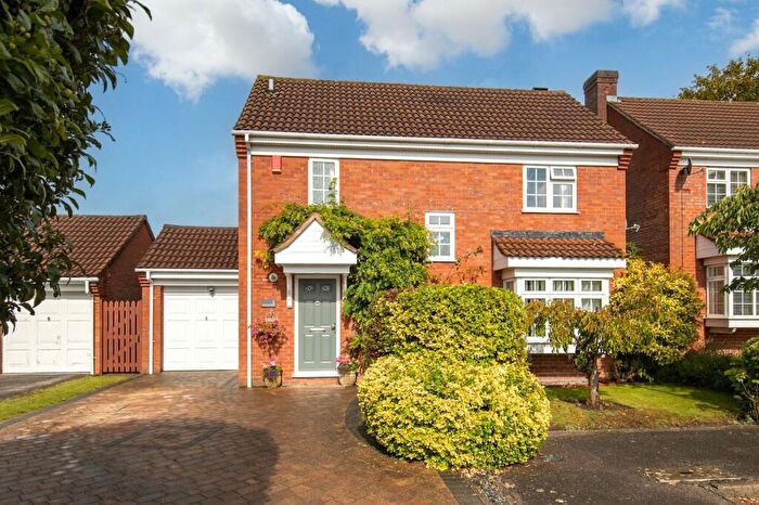 4 Bedroom Detached House For Sale In Hanworth Close, Bushmead, Luton, Bedfordshire, LU2