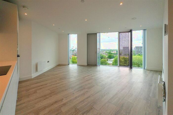 2 Bedroom Flat To Rent In Thr, M15