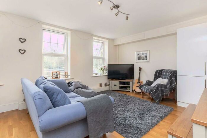 2 Bedroom Flat To Rent In Cricket Green, Mitcham, CR4