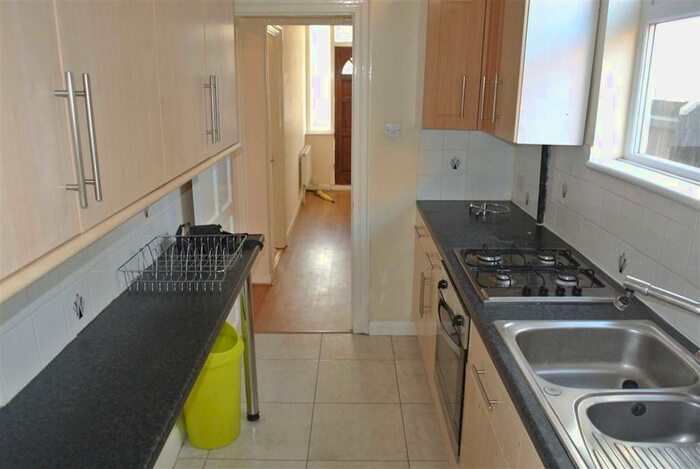 4 Bedroom Semi-Detached House To Rent In Broadwater Road, Tooting, London SW17