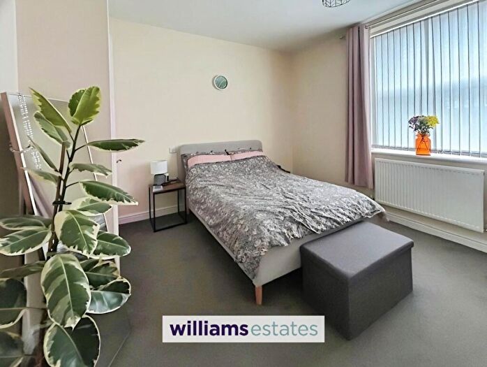 2 Bedroom Flat To Rent In Abergele, LL22