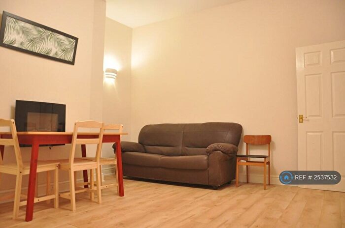 2 Bedroom Flat To Rent In Glenthorn Road, Newcastle Upon Tyne, NE2