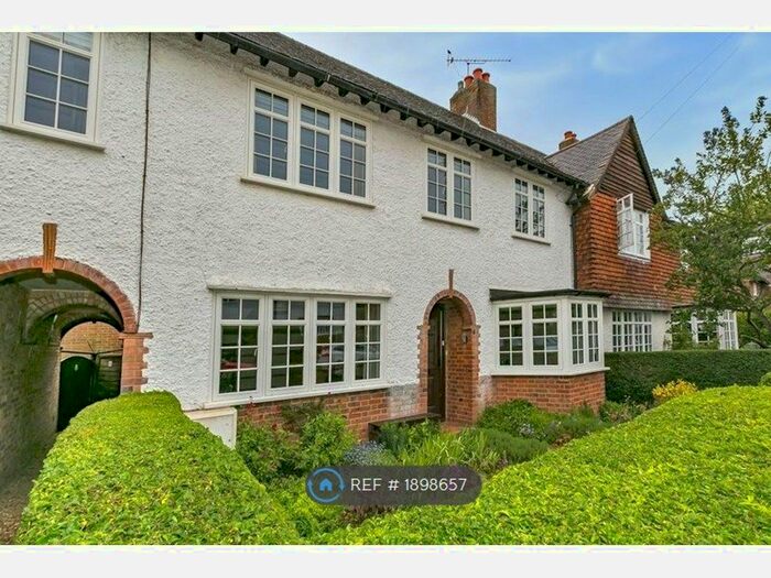 4 Bedroom Semi-Detached House To Rent In Greenway, Berkhamsted, HP4