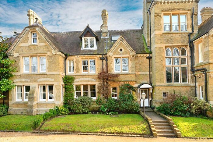 5 Bedroom Terraced House For Sale In Hawkshill Place, Portsmouth Road, Esher, Surrey, KT10