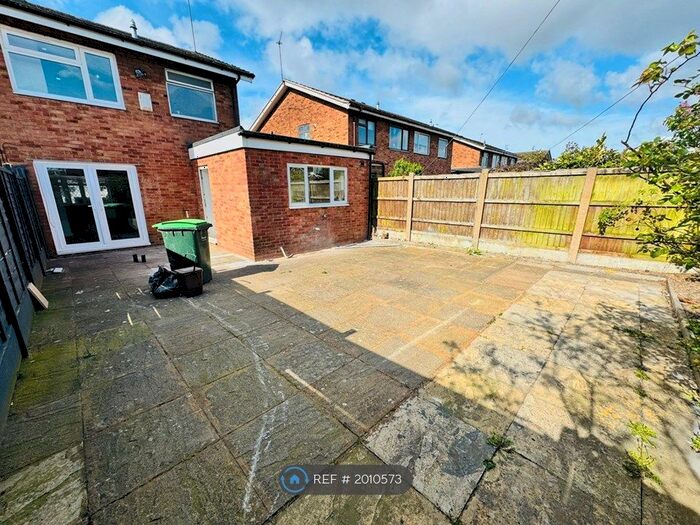 4 Bedroom Semi-Detached House To Rent In Oakley Avenue, Tipton, DY4