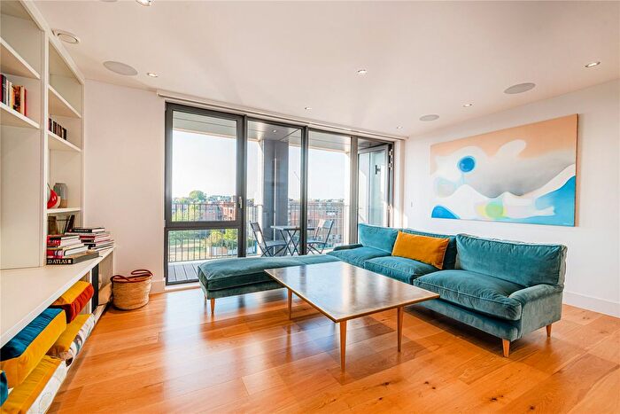 2 Bedroom Flat To Rent In Faraday Road, London, W10