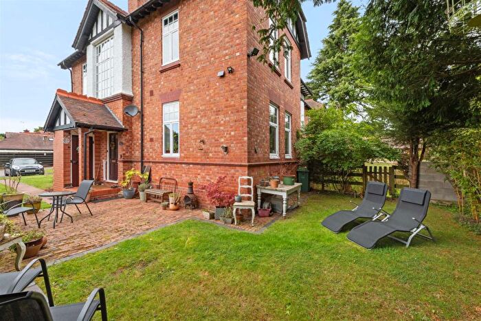 3 Bedroom Semi-Detached House To Rent In Catherines Close, Catherine-De-Barnes, Solihull, B91